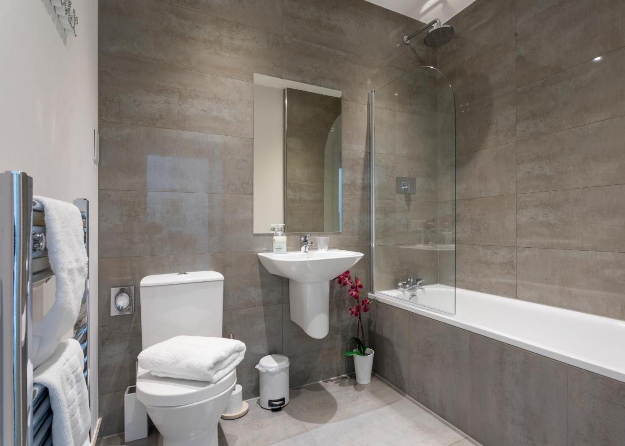 1 Bed Apartment - Redhill Central, Surrey, Gatwick #3 Redhill (Surrey) Exterior foto