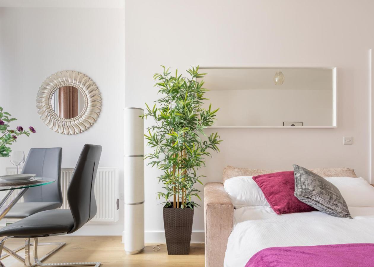 1 Bed Apartment - Redhill Central, Surrey, Gatwick #3 Redhill (Surrey) Exterior foto